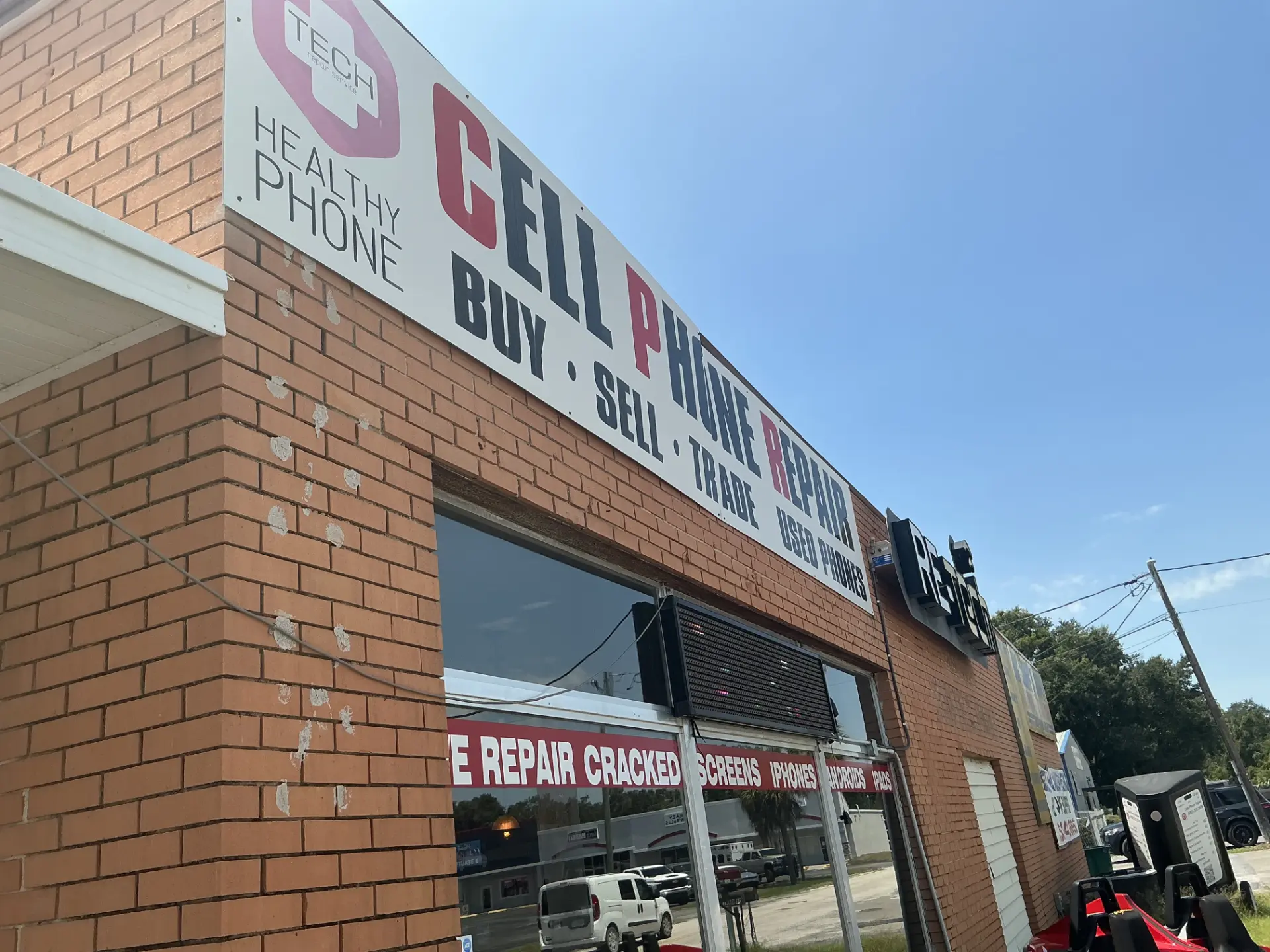 Healthy Phone Tech storefront on Main Street in Chiefland, FL